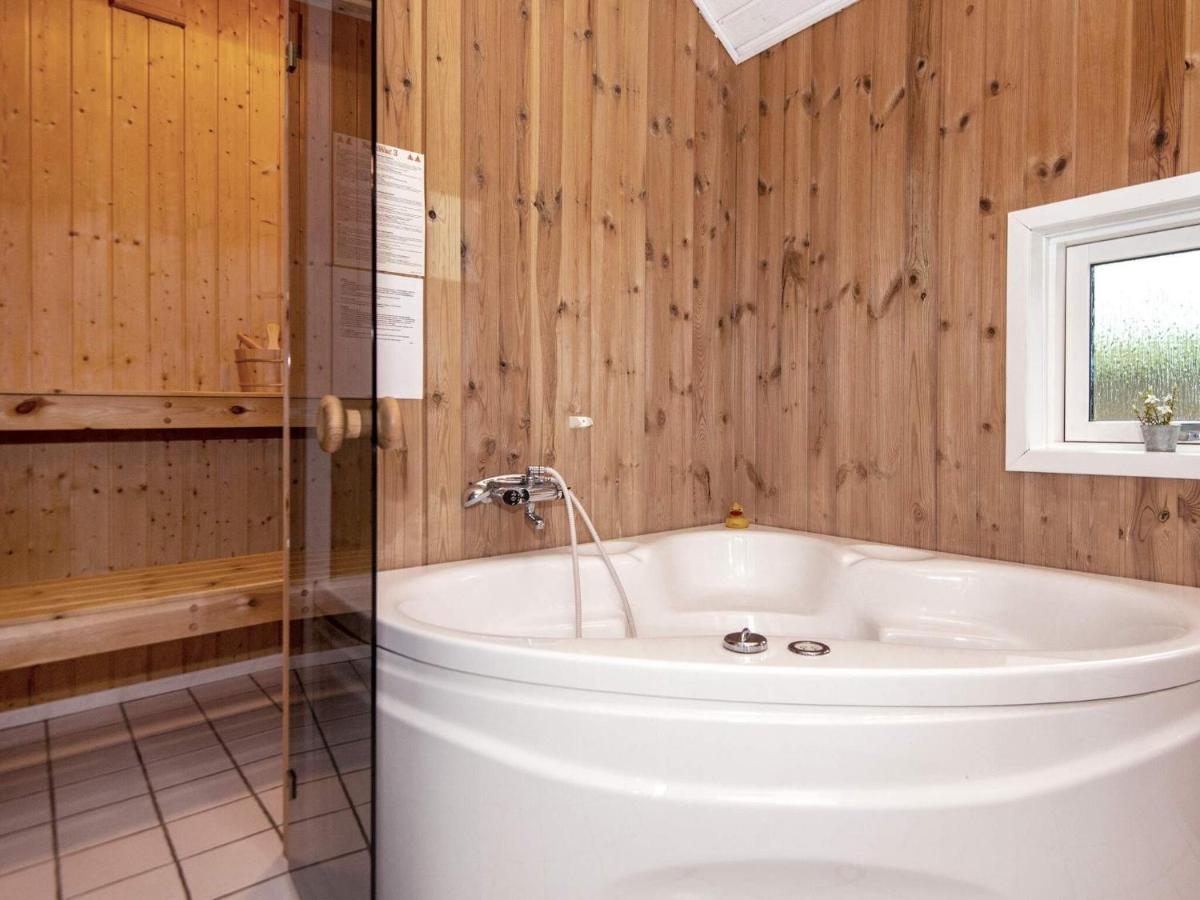 8 Person Holiday Home In 노르보르 외부 사진